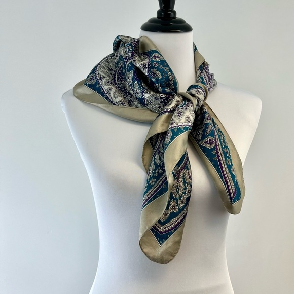 THE SPECIALTY HOUSE Vintage Paisley Scarf - Picture 1 of 6